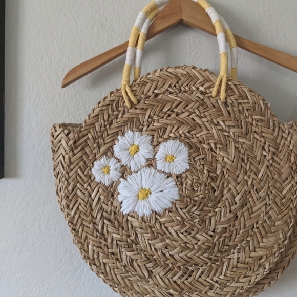 Bay Sky Round Woven Straw Tote with Daisy Embroidery NWT - Picture 2 of 6